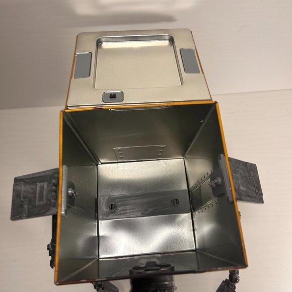 The Borderlands Claptrap AMC Exclusive Tin Popcorn Bucket - Picture 7 of 8